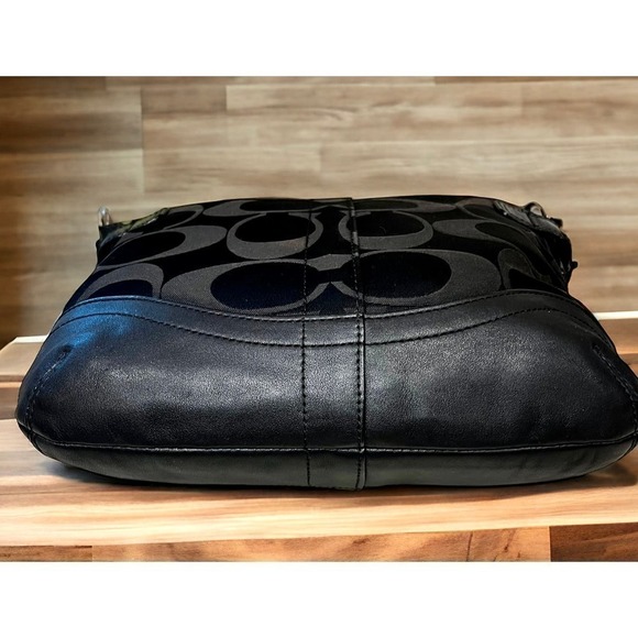 Coach F19730 Signature Chain Crossbody Bag - Picture 3 of 9